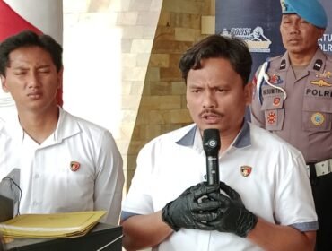 Kasat Reskrim Polresta Kendari, Kompol Welliwanto Malau (kanan) saat konferensi pers di Mapolresta Kendari, Senin (26/10/2026). Foto: Penafaktual.com