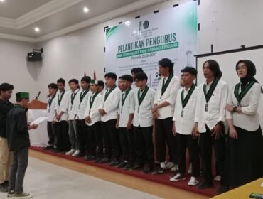 Proses pengukuhan pengurus HMI Komisariat Universitas Muhammadiyah Kendari (UMK) Cabang Kendari periode 2026-2027.Foto: Penafaktual.com