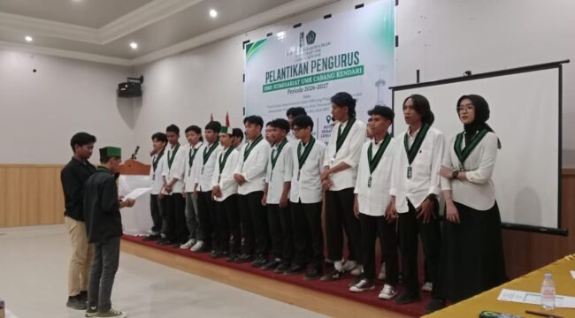 Proses pengukuhan pengurus HMI Komisariat Universitas Muhammadiyah Kendari (UMK) Cabang Kendari periode 2026-2027.Foto: Penafaktual.com