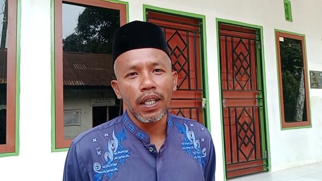 
 Kepala Desa Telaga Biru, Kecamatan Soropia, Kabupaten Konawe, Rahmat. Foto:Penafaktual.com