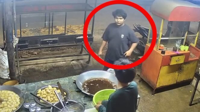 
 Pria tak dikenal (dalam lingkaran merah) yang diduga gelapkan motor karyawan usaha gorengan di Kolaka. Foto: Istimewa